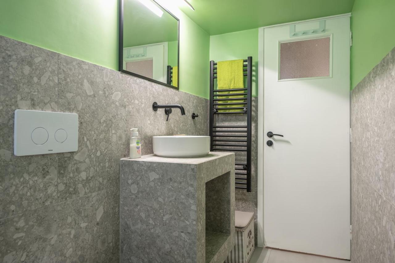 Comfy And Modern Apartment Atene Esterno foto